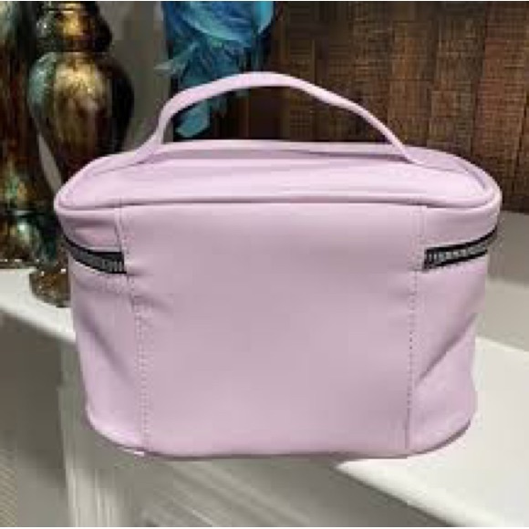 Used a few times #momlife Rae Dunn cosmetic case in great condition - Picture 4 of 5